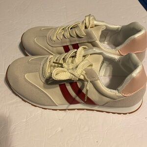 Women’s shoes size 38. Cream, maroon, pink. New without name possibly from SHEIN